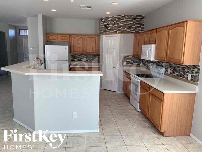 Building Photo - 3032 E Pinto Valley Rd