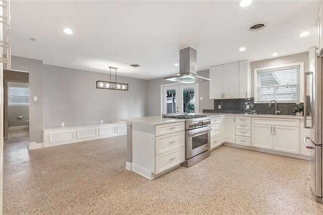 Building Photo - 561 E William David Pkwy