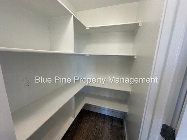 Foto del edificio - 3881 E Hemlock Ln