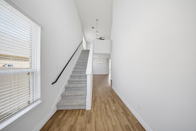 Building Photo - 40615 Guillemont Ln