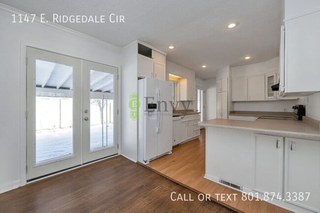 Building Photo - 1147 E Ridgedale Cir