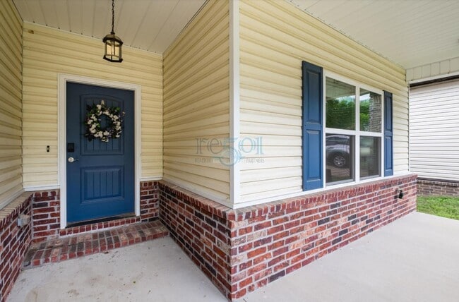 Building Photo - Gorgeous Find In West Little Rock!