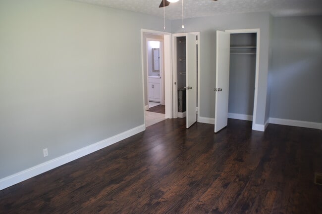 Living room going into dine in kitchen - 2816 Beaverwood Dr