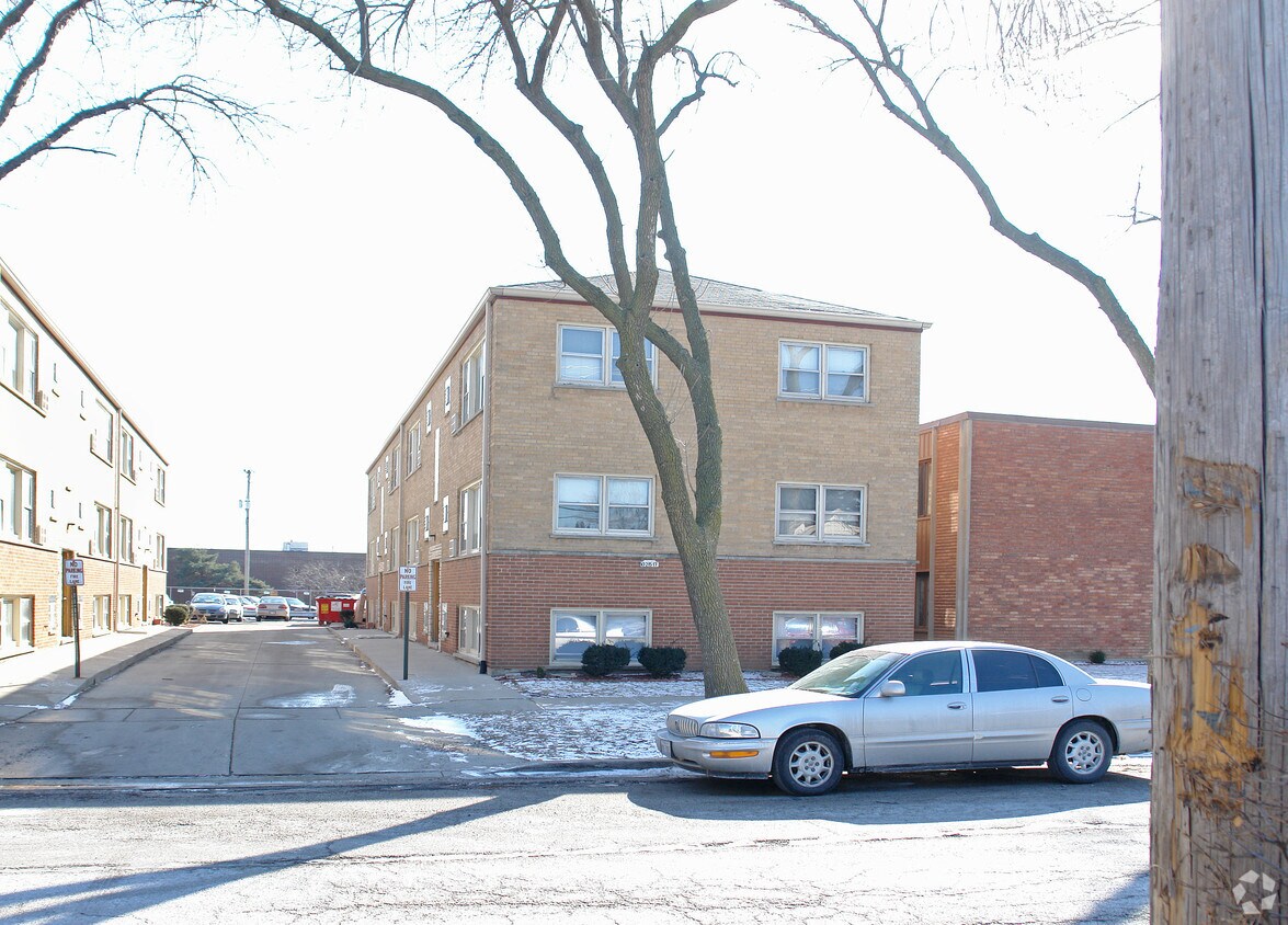 Primary Photo - 10215-10217 Chestnut Ave