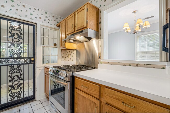 Foto del edificio - 2756 Garden Ln