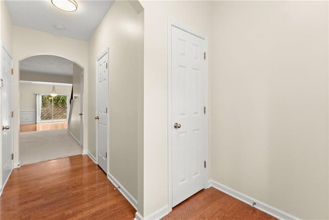 Building Photo - 5165 Sherwood Way