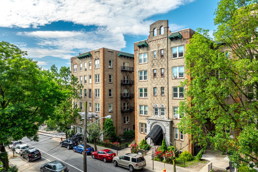 Photo inspiration: Picture Idea: Chelsea Studio Apartments For Rent Under 2 100