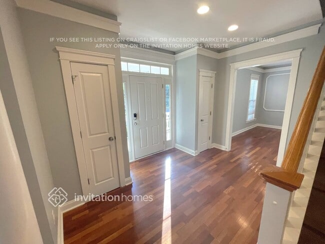 Building Photo - 15527 Barnsbury Dr