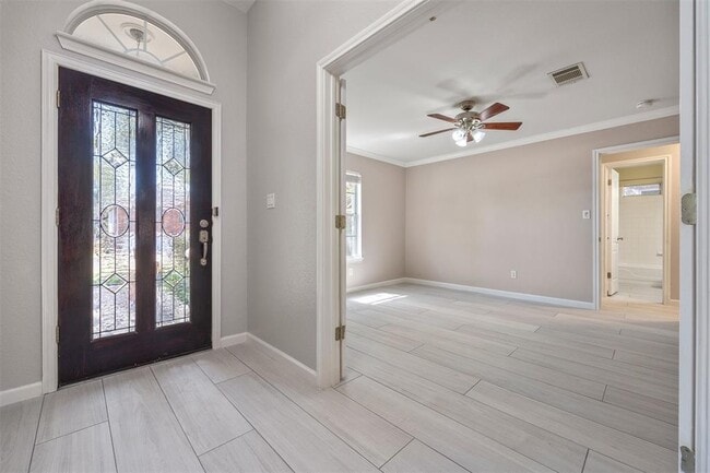 Building Photo - 10916 Beachmont Ln