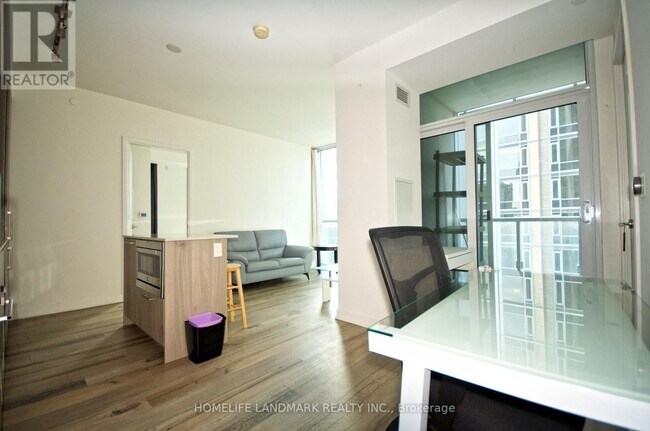 Building Photo - 1 Yorkville Ave