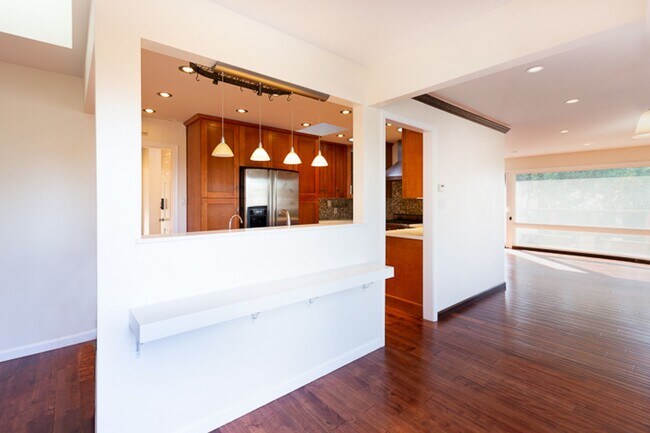 Foto del edificio - Beautiful Four bedroom, Two bathroom house...