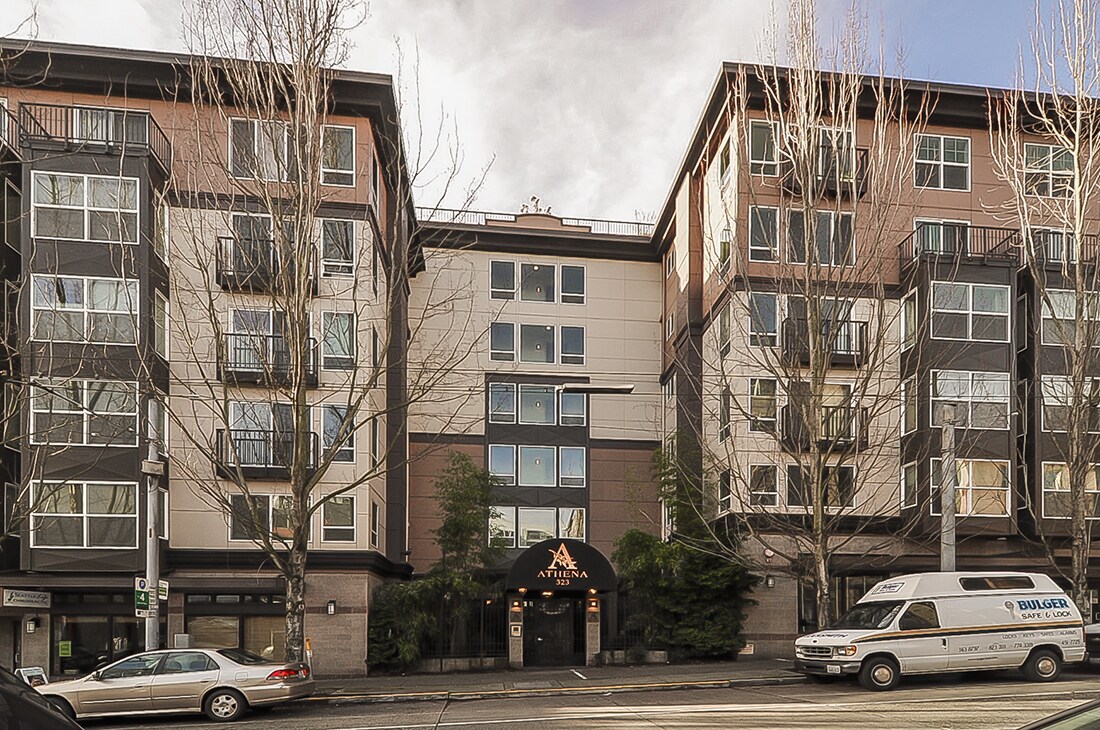 Top floor corner one-bedroom in the heart of it all, don't miss out, tour today! - Top floor corner one-bedroom in the heart of it all, don't miss out, tour today!