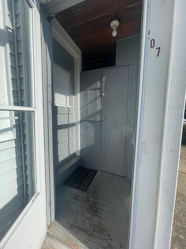 Entrada al 207 - 203 Main St