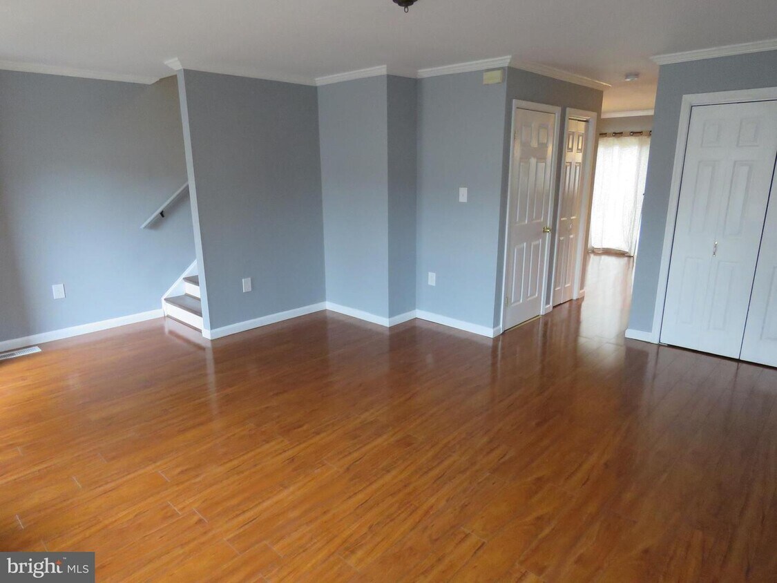 Primary Photo - 307 Melvin Ave N