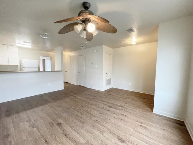 Building Photo - 4905 Airline Dr