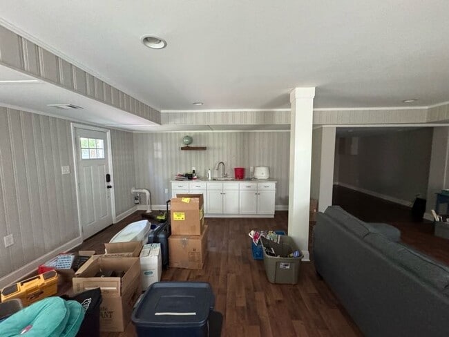 Building Photo - 6126 Netherwood Dr