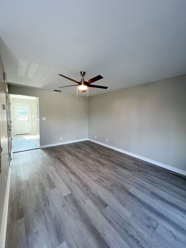 Foto del edificio - 530 Hietts Ln