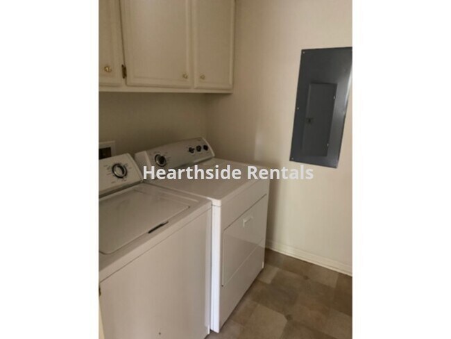 Building Photo - 3930-ZZ7 Sterling Pointe Dr