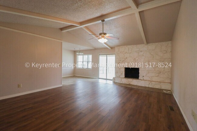 Foto del edificio - Beautifully Updated Home in Prime East Tulsa Location