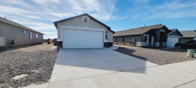 Foto del edificio - Lovely 3 bedroom, 2 bath home in Socorro ,...