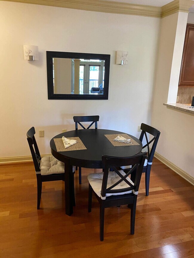 Foto del edificio - 3000 Renaissance Park Pl