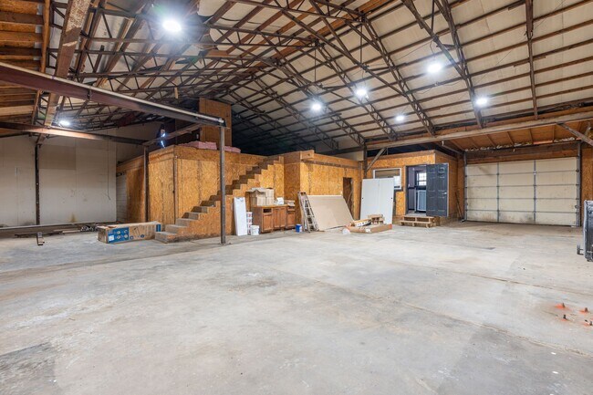 Foto del edificio - Country home equipped for on-site business!