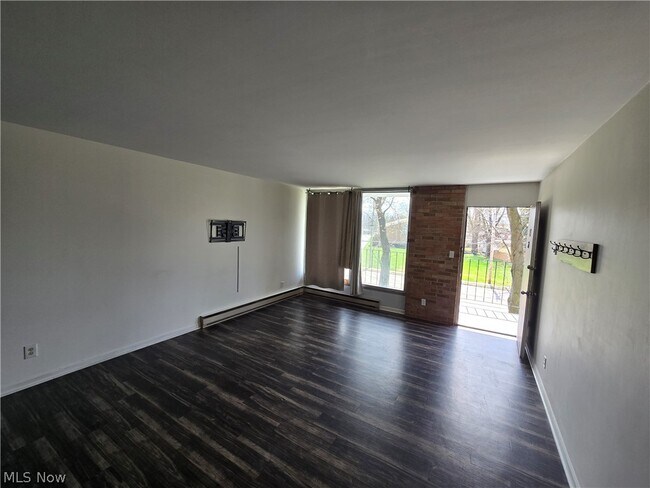 Foto del edificio - 2331 E Market St