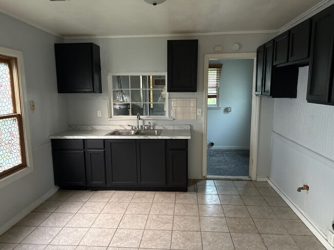 Building Photo - 4521 Victory Ave