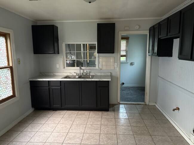 Foto del edificio - 4521 Victory Ave