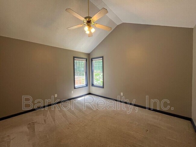 Foto del edificio - 232 Walnut Creek Dr