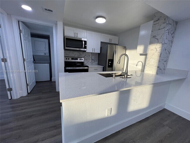 Foto del edificio - 8006 SW 149th Ave