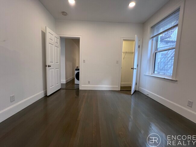 Building Photo - 111 Park Dr