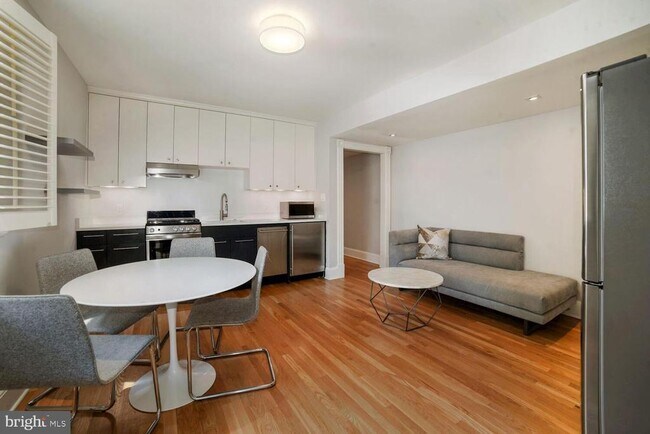 Foto del edificio - 3348 Prospect St NW
