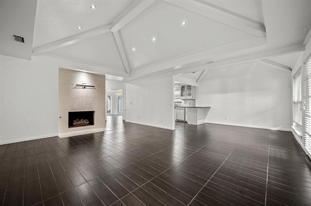 Foto del edificio - 9127 Valley Chapel Ln