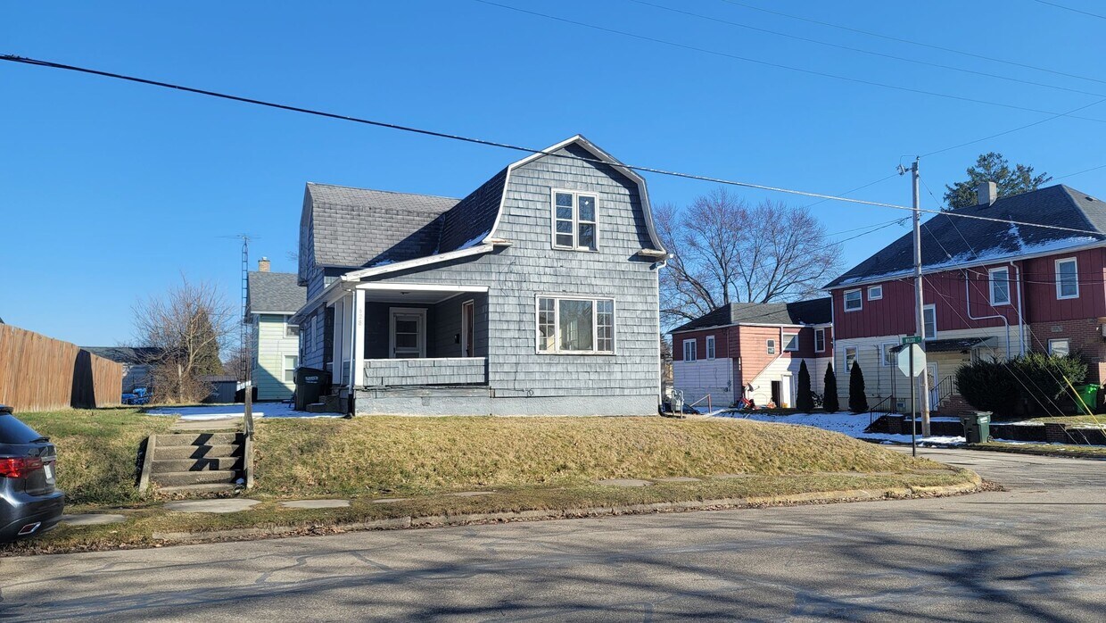 Primary Photo - 628 S Rockhill Ave