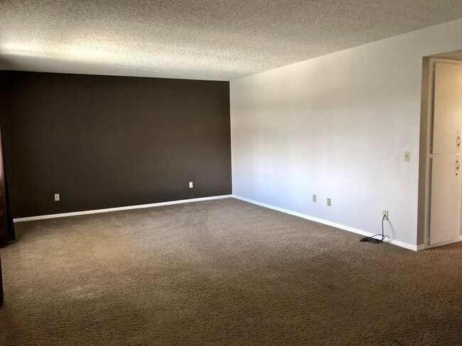 Building Photo - 2 Bedroom in Sandstone Villas!