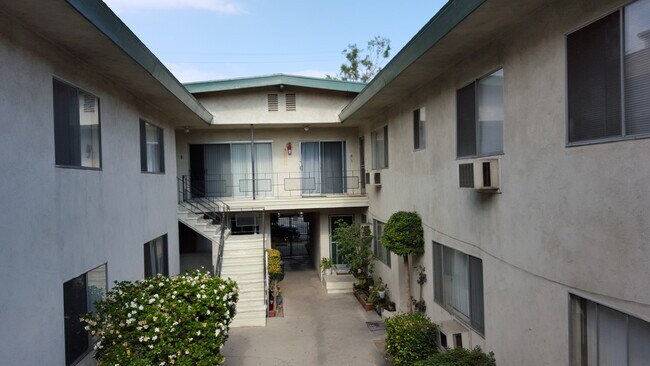 Foto del edificio - 5763 Laurel Canyon Blvd