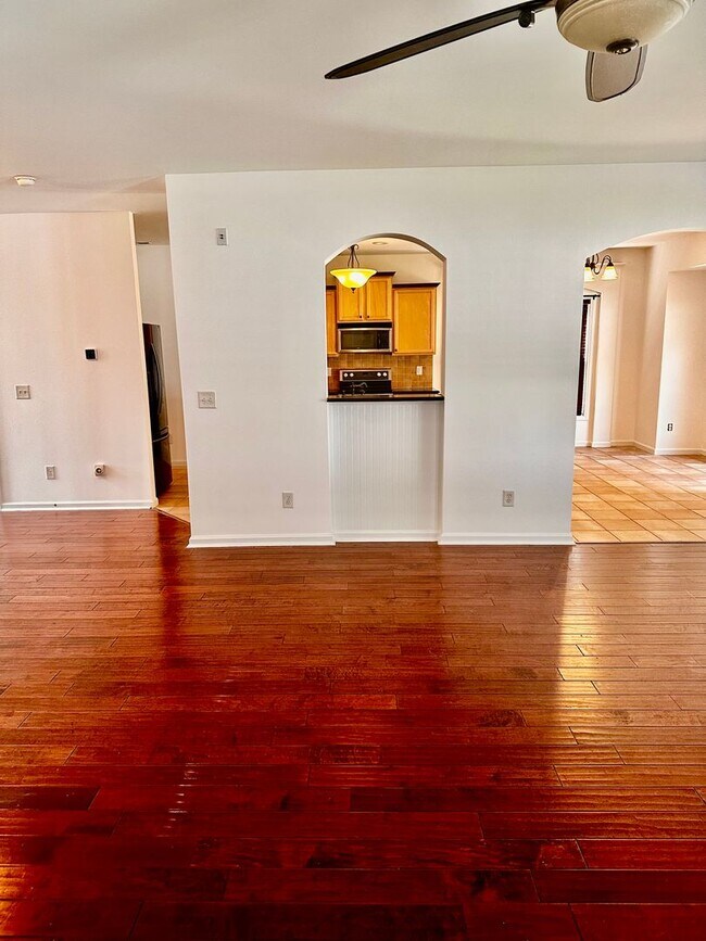 Building Photo - Welcome Home! 3BR, 2.5BA Cul-de-sac house ...