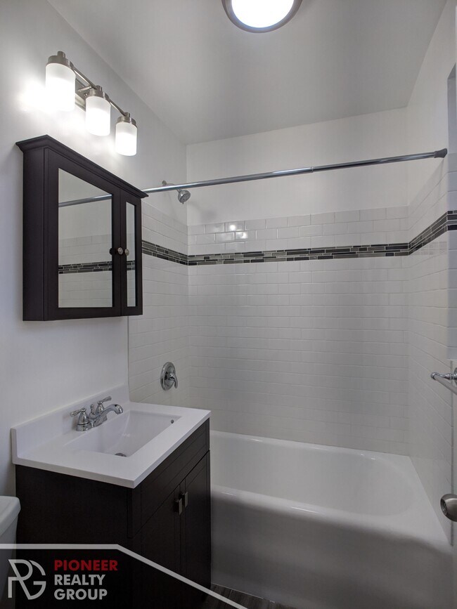 Foto del edificio - 3340 N Marshfield Ave