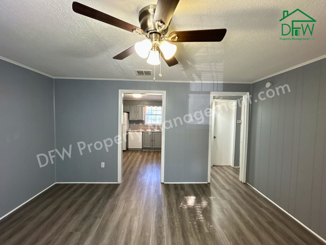 Building Photo - Newly Renovated 2-Bedroom Apartment For Le...