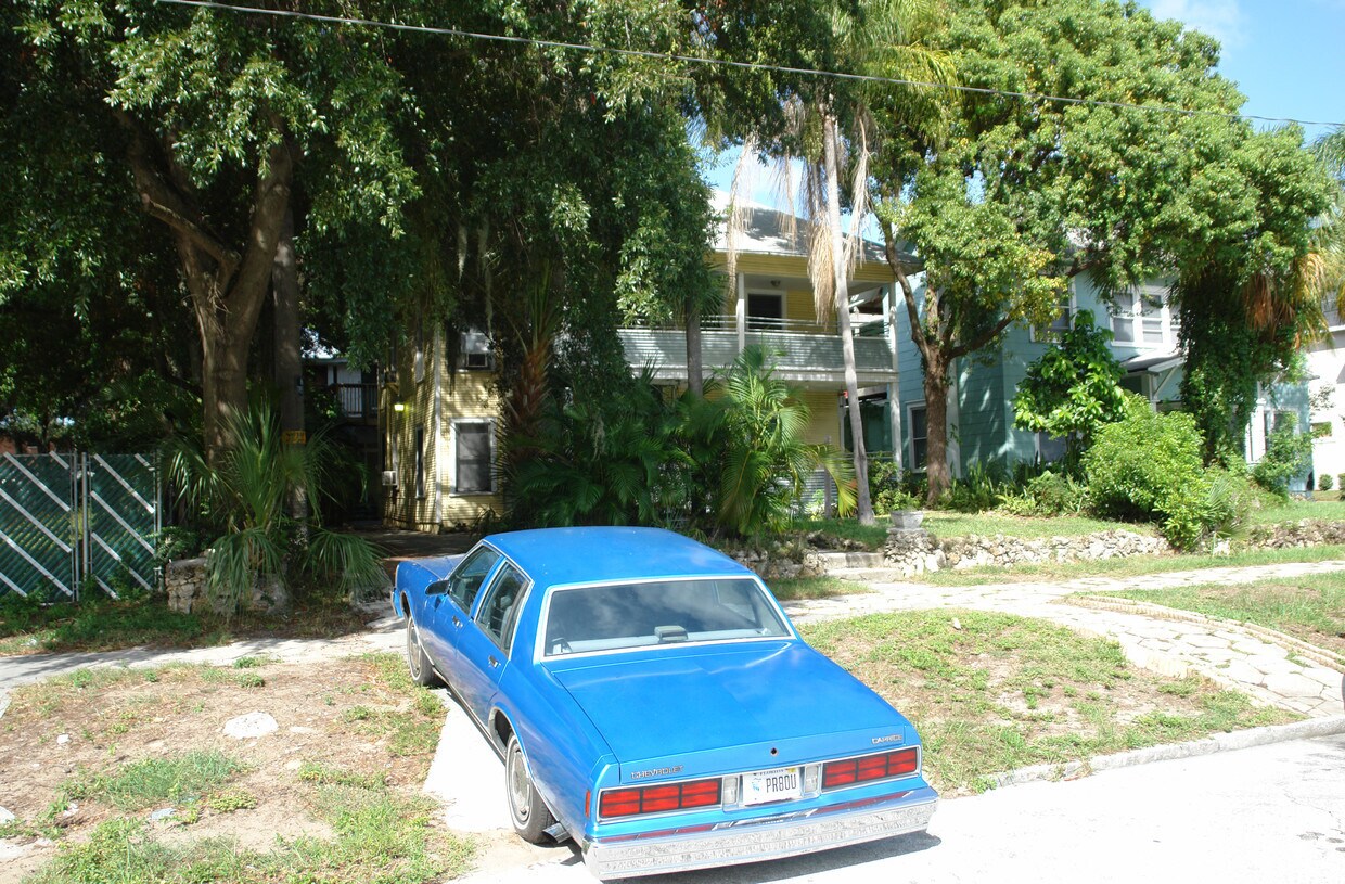 Building Photo - 341 7th St S