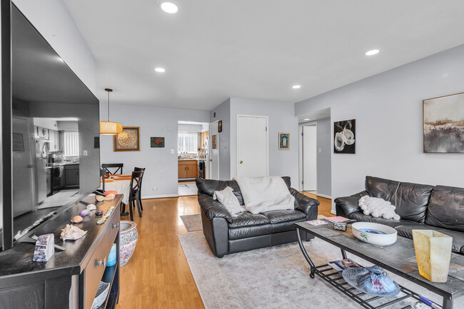 Foto del edificio - 9405 Bay Colony Dr