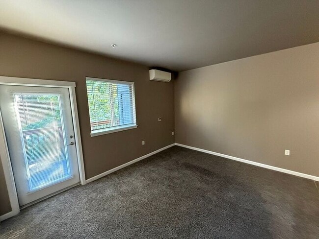 Foto del edificio - 4255 Hawthorne Ave NE