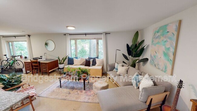 Building Photo - 2125 Belloak Dr