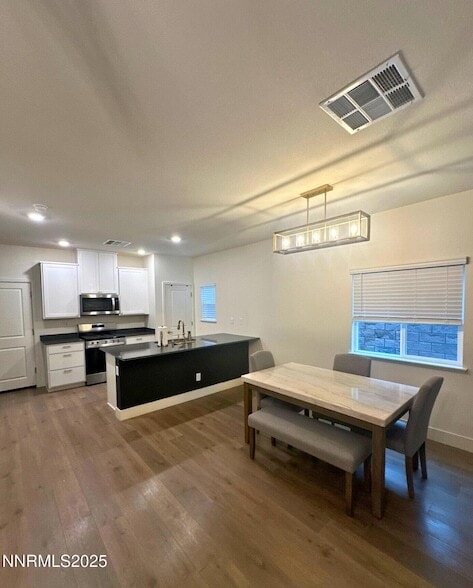 Foto del edificio - 1243 Cedarhaven Ct