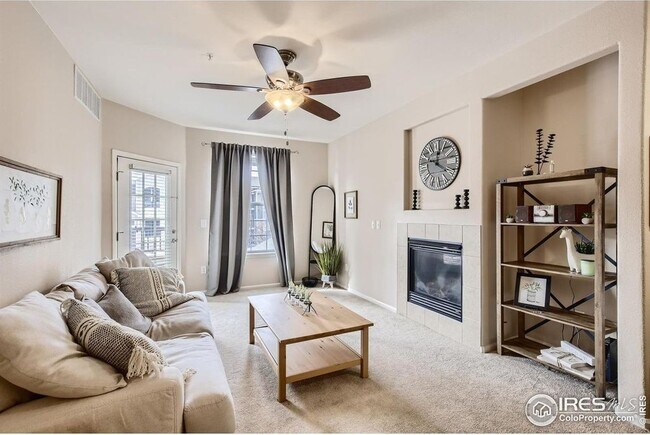 Foto del edificio - 3035 Blue Sky Cir