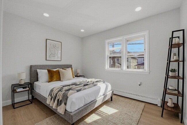 Building Photo - 139 W 51st St