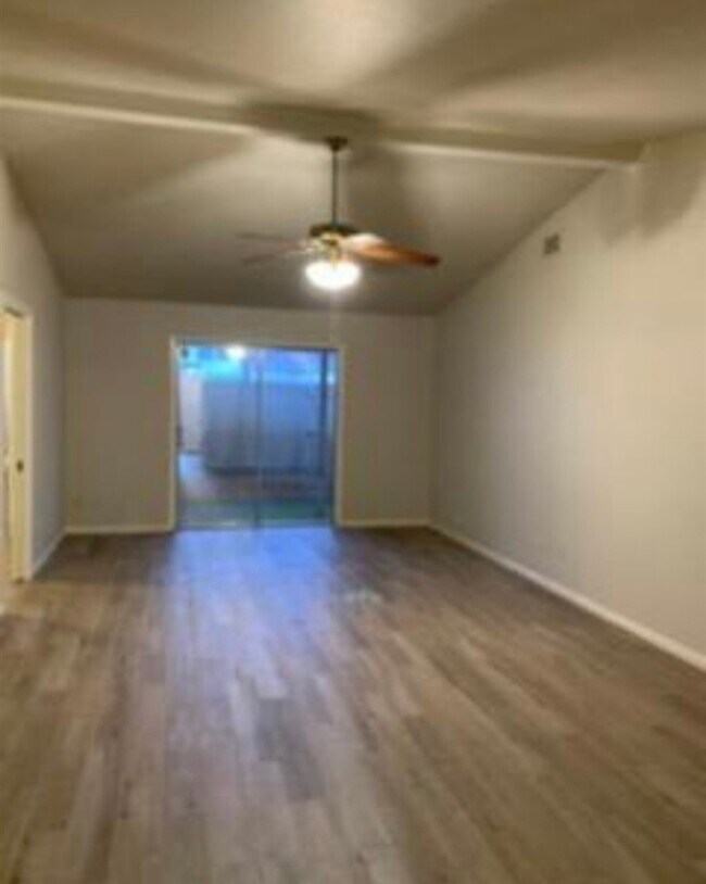 Foto del edificio - 6810 Marshall Pl Dr