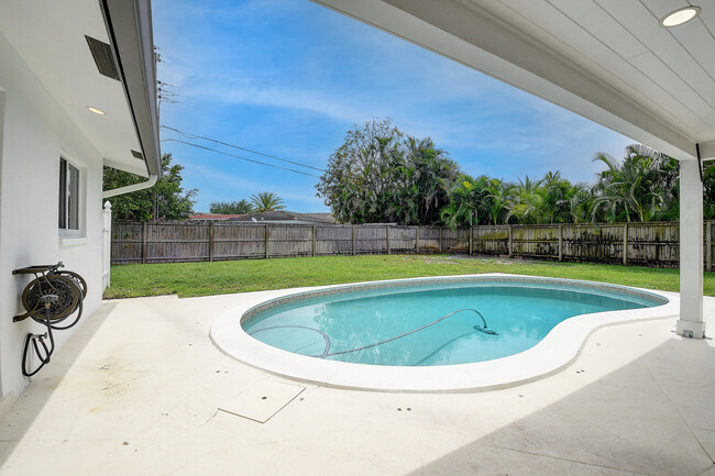 Foto del edificio - 798 SW 15th Ave
