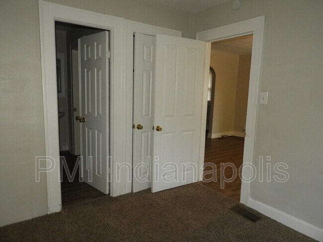 Foto del edificio - 2527 E 18th St